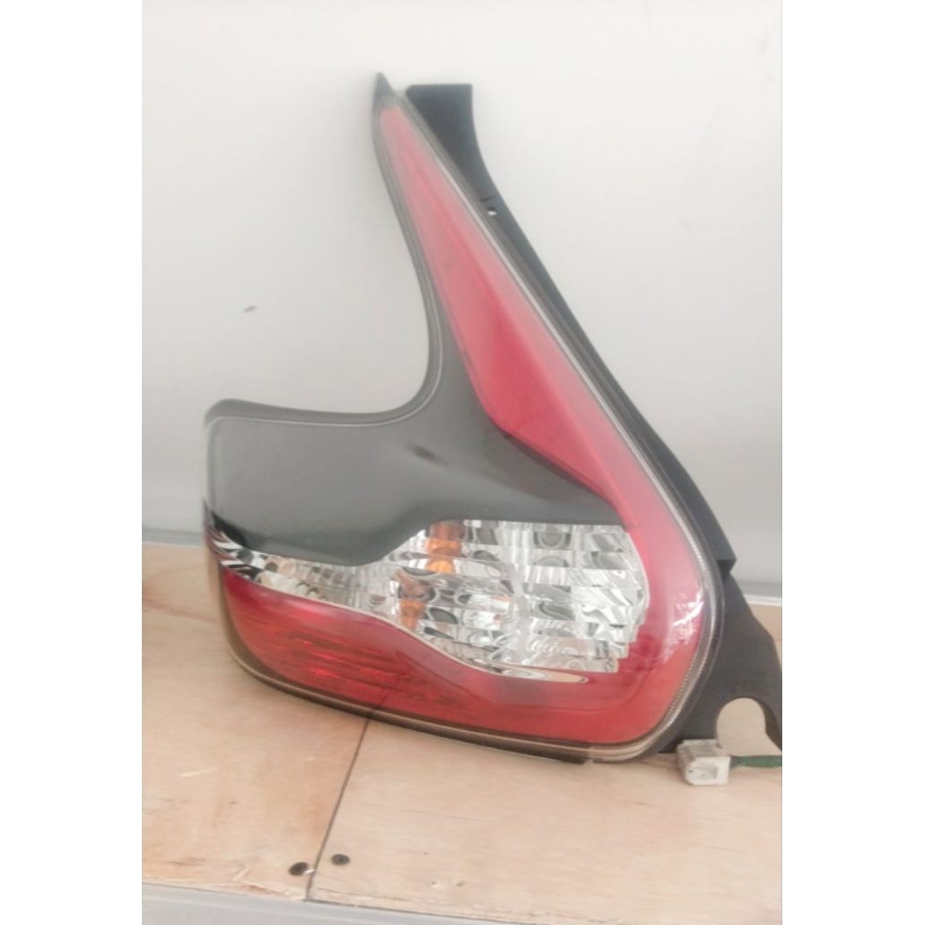 stoplamp Nissan Juke facelift kiri