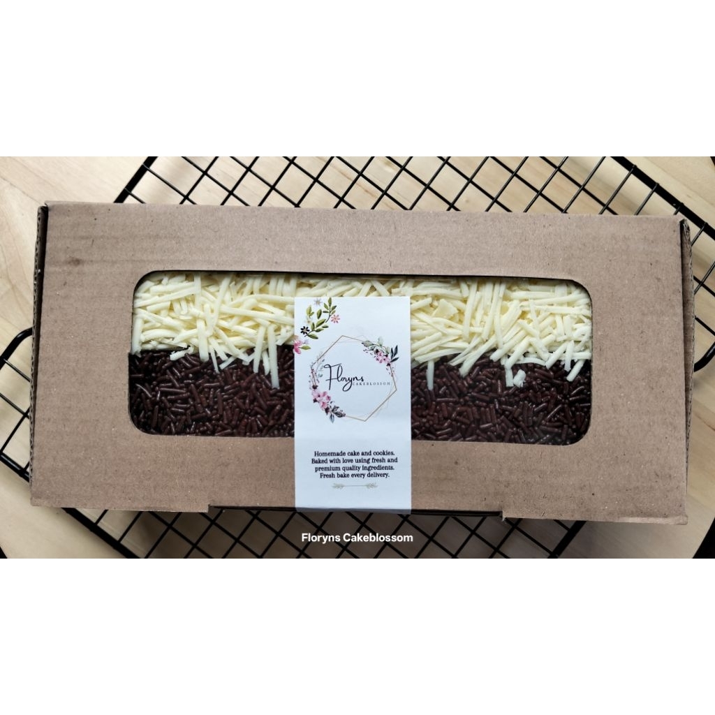 

Bolu Pandan Medium Size topping meses coklat dan keju