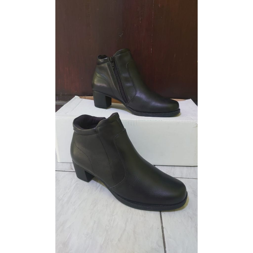 Sepatu polwan korlantas ORI