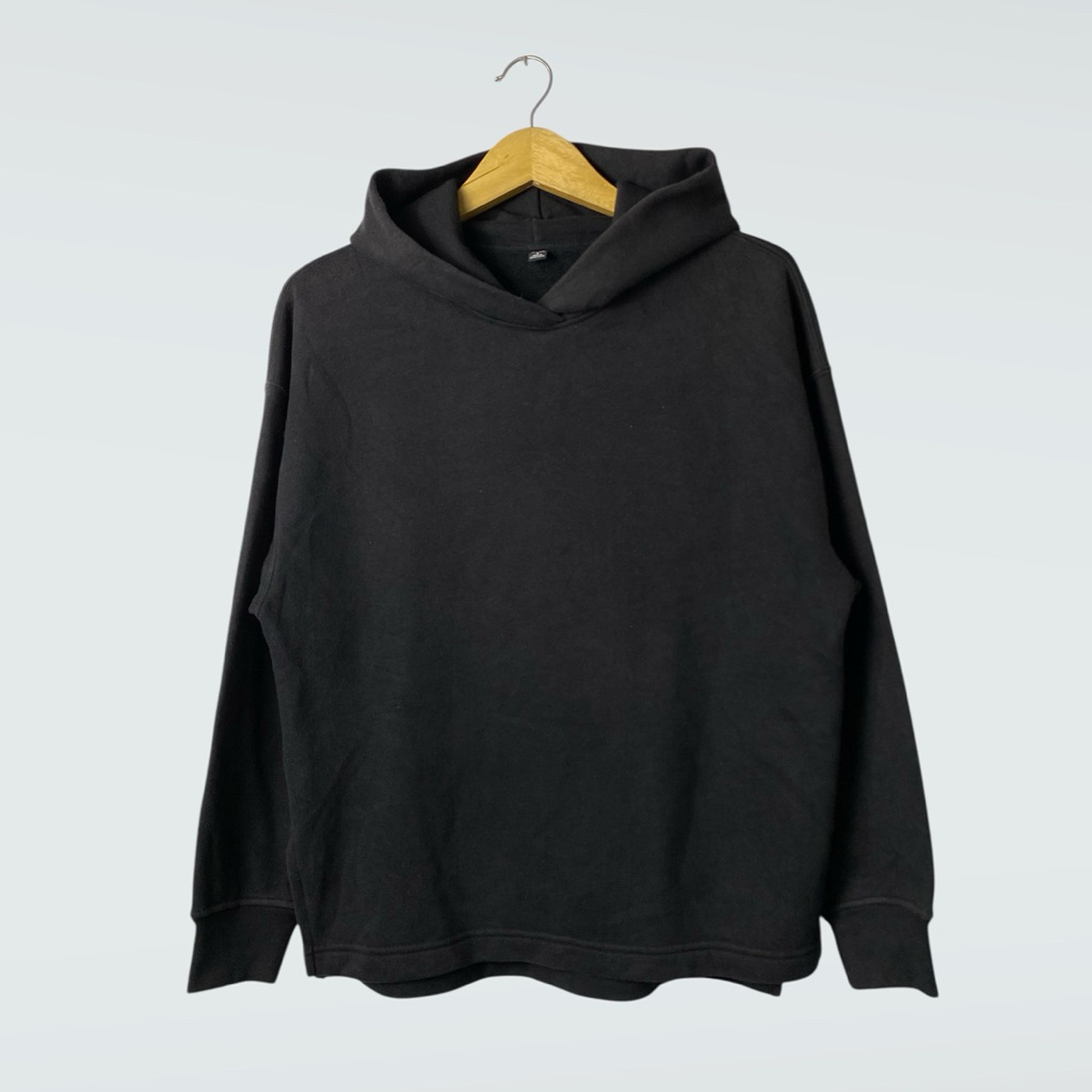 hoodie uniqlo basic hitam wanita second