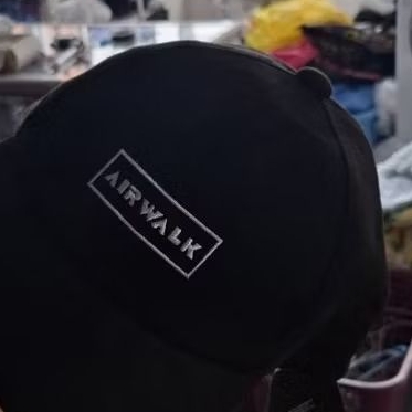 Topi Airwalk suede hitam dewasa
