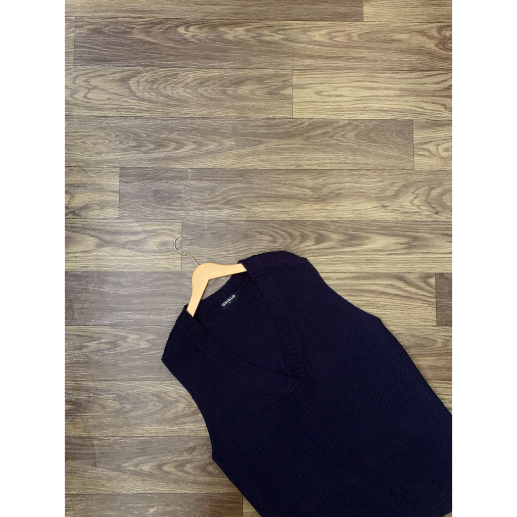 Knitware Rompi Rajut UNIQLO Branded Vest