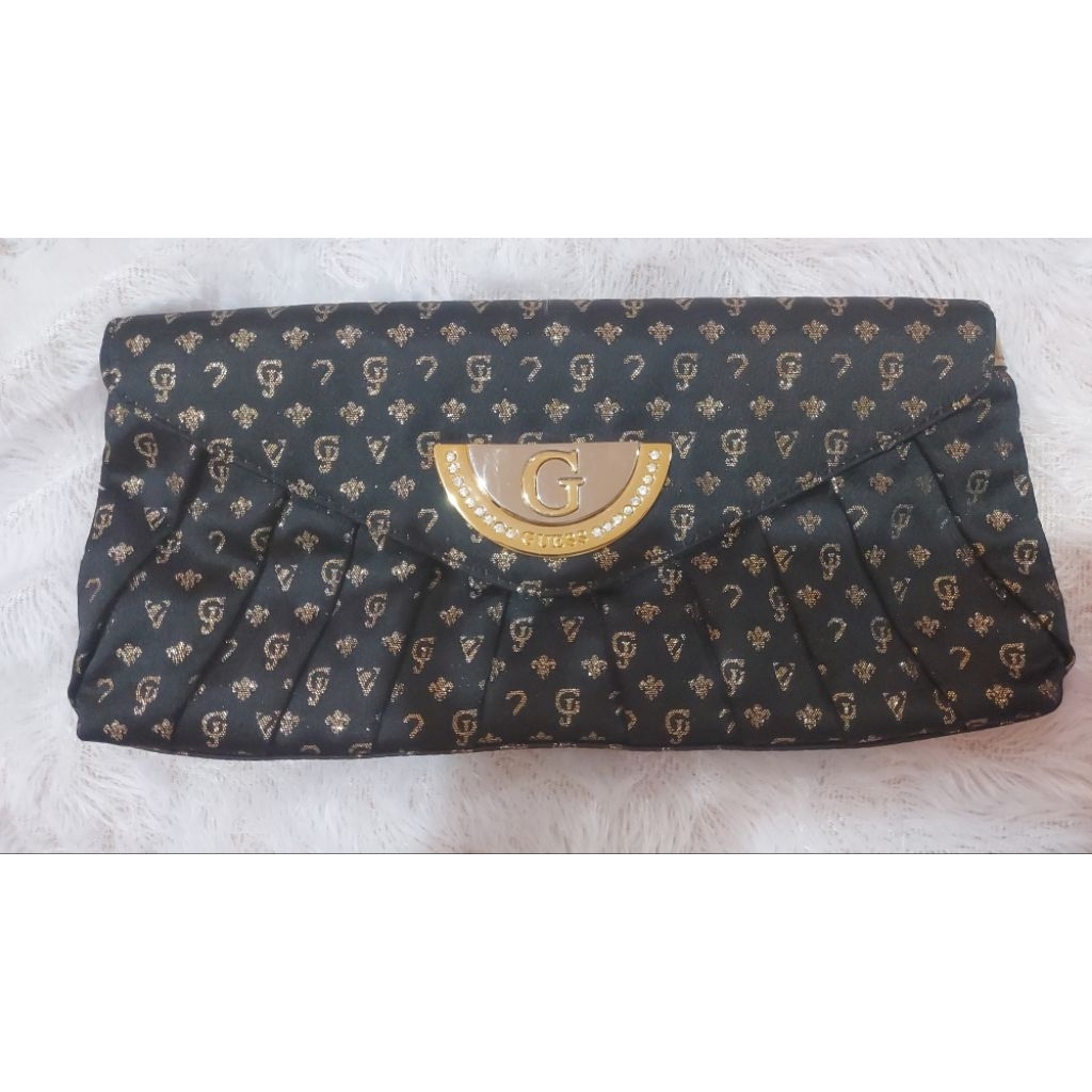 Preloved Guess Clutch