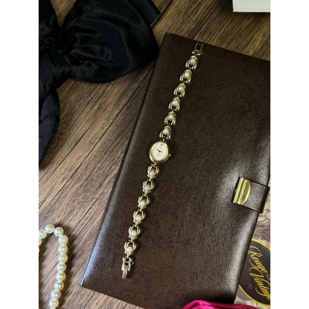 Vintage Watch Alba Pearl in Gold Color