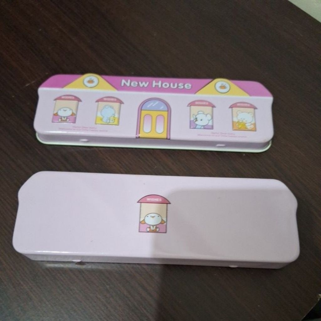 

Tempat pensil kaleng kecil New House