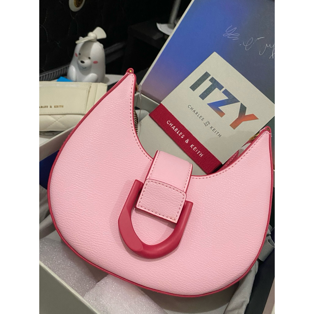 [BOOKED] preloved tas pink charles and keith x itzy