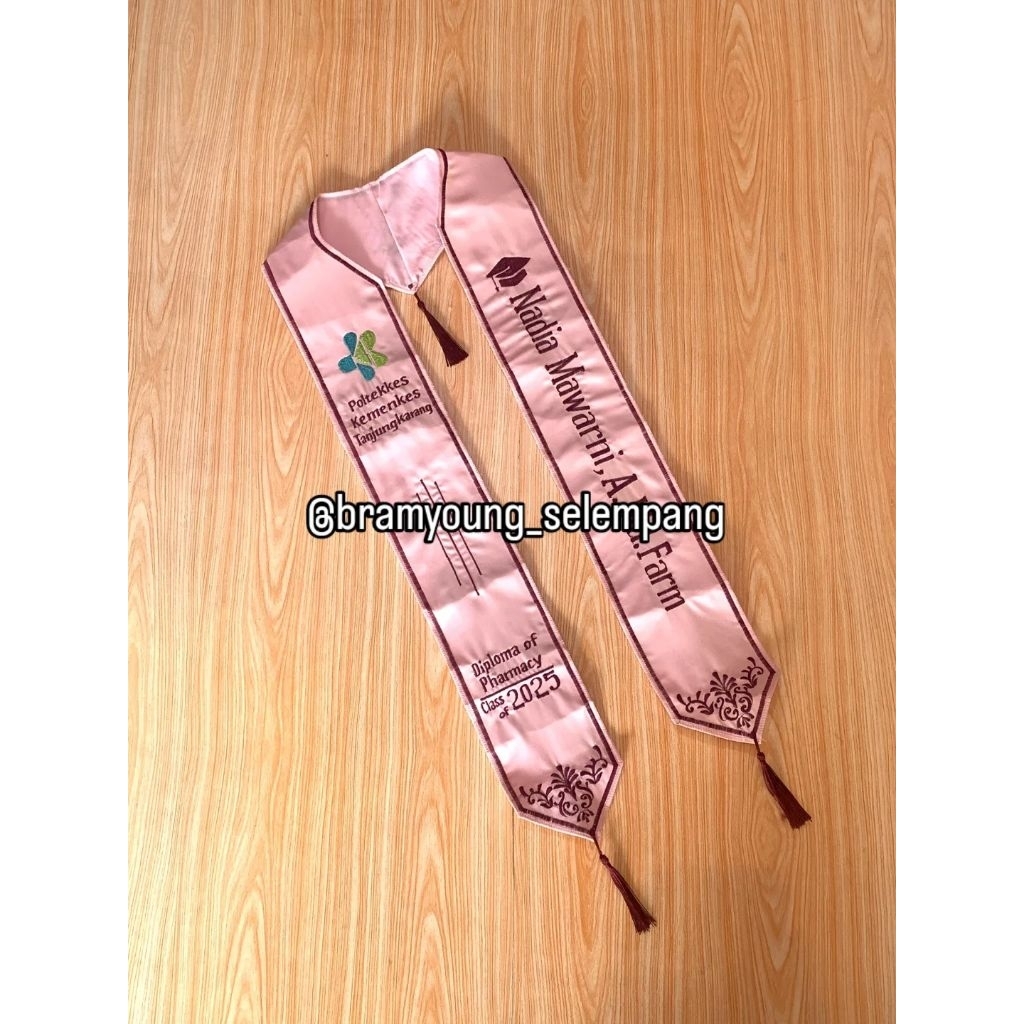 selempang wisuda bahan kain satin