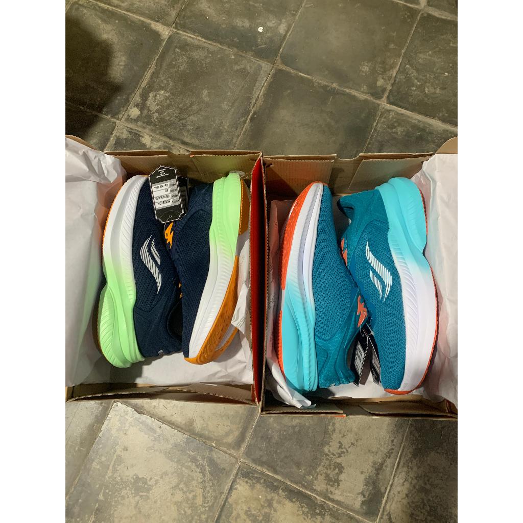 Sepatu running desle