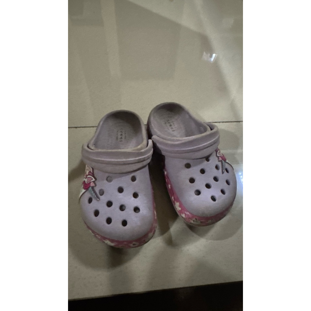 PRELOVED CROCS