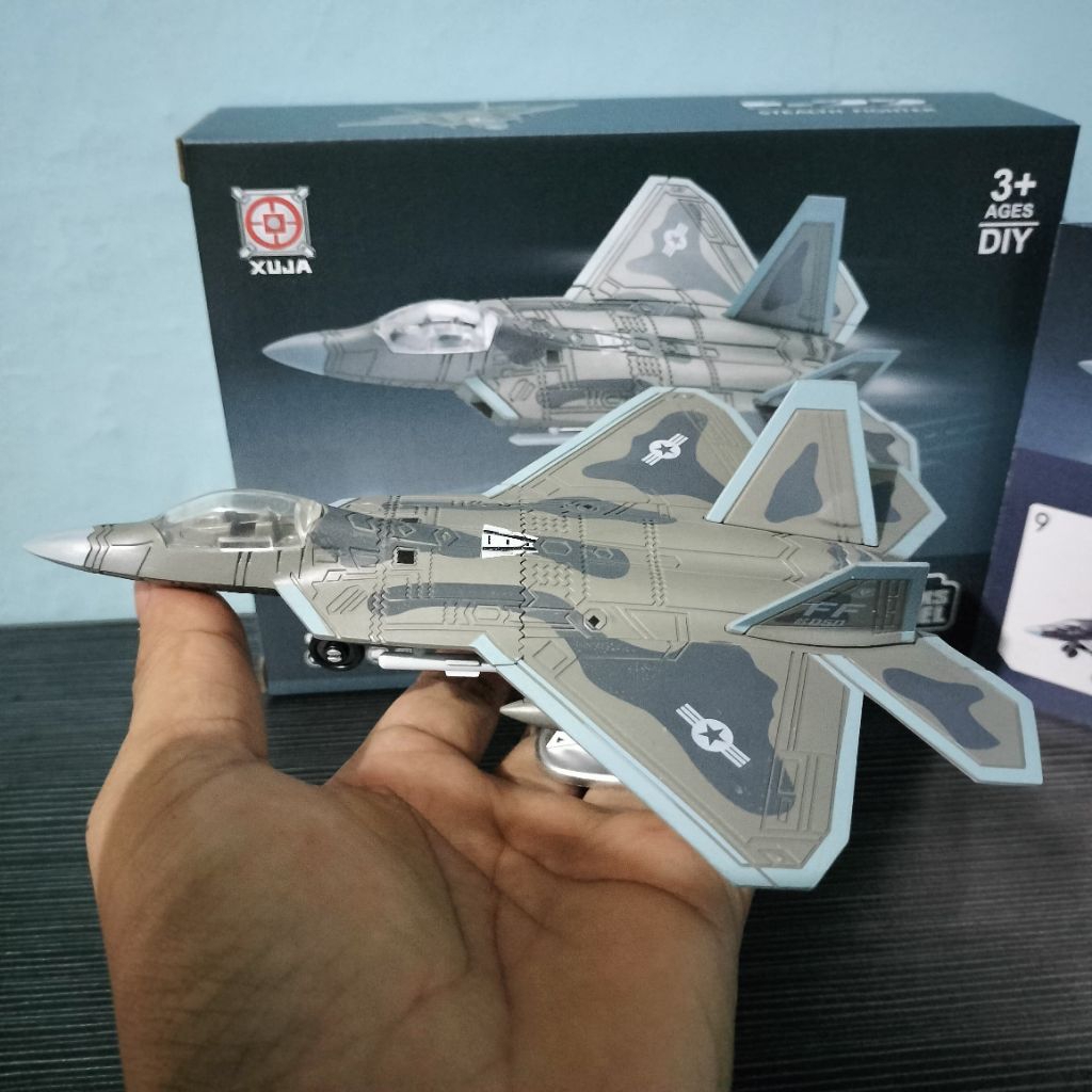 Pesawat Tempur F-22 1/100 Stealth Fighter model kit pesawat military