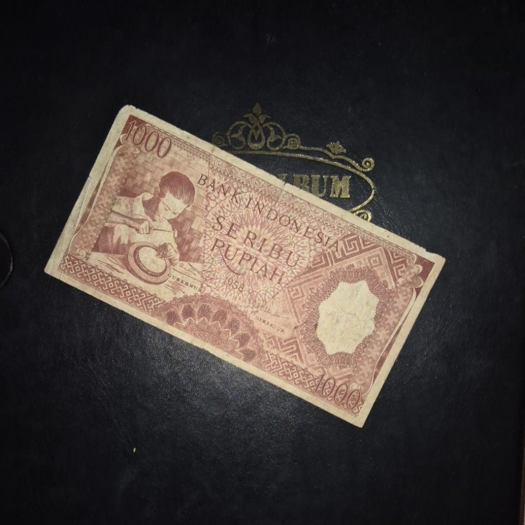 Uang Kuno Seri Pekerja Pecahan 1000 Rupiah (Varian Merah)