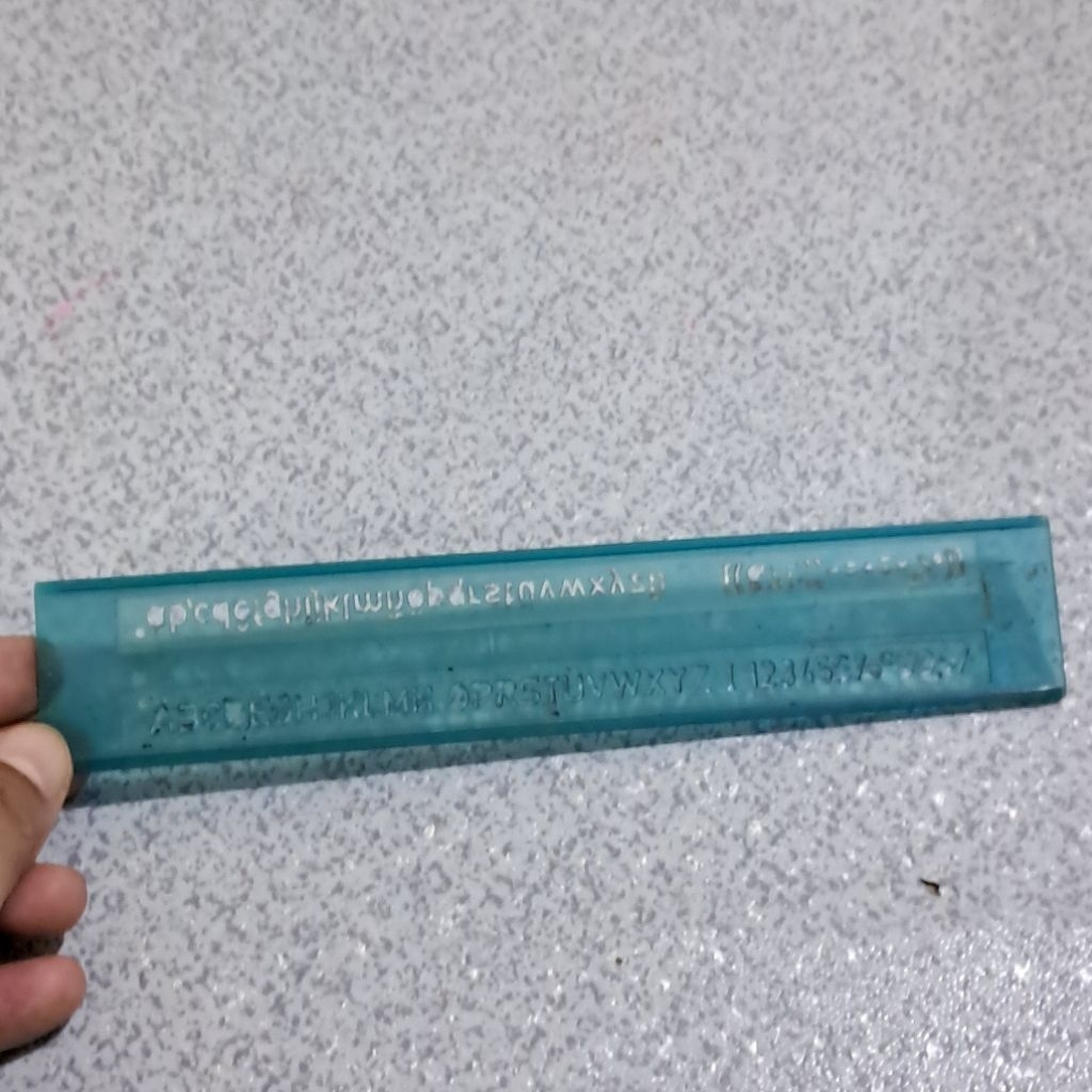 

Cetakan pola lettering guide huruf angka Staedtler Mars 572 05 5 mm buatan Jerman