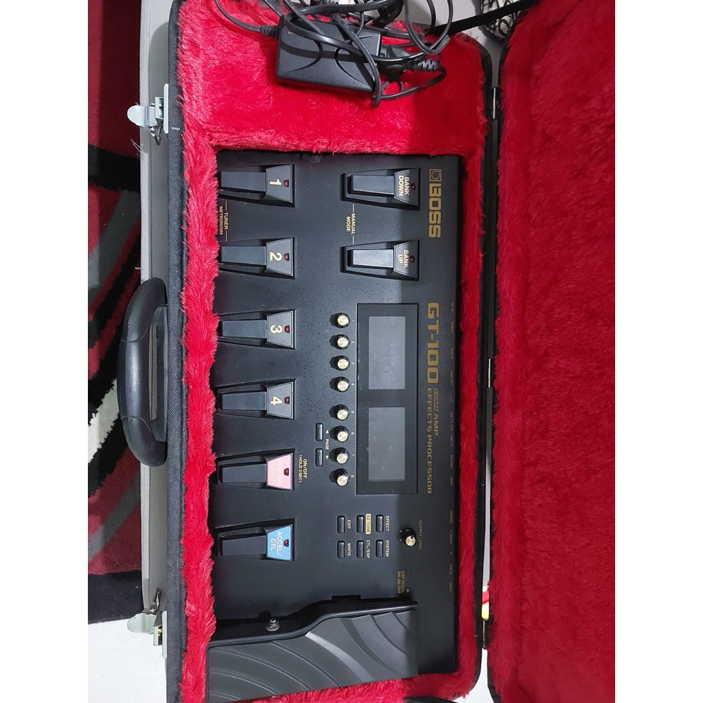 Efek gitar Boss GT 100