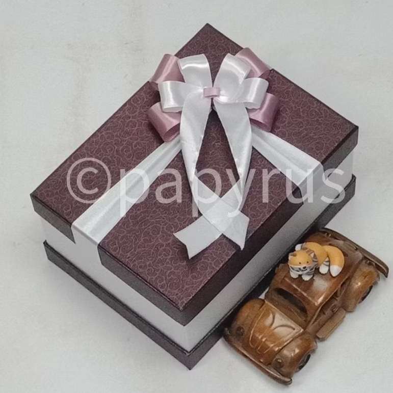 

PAPYRUS Sandwich 15x20 Tinggi 10cm Kotak Kado Gift Box V2