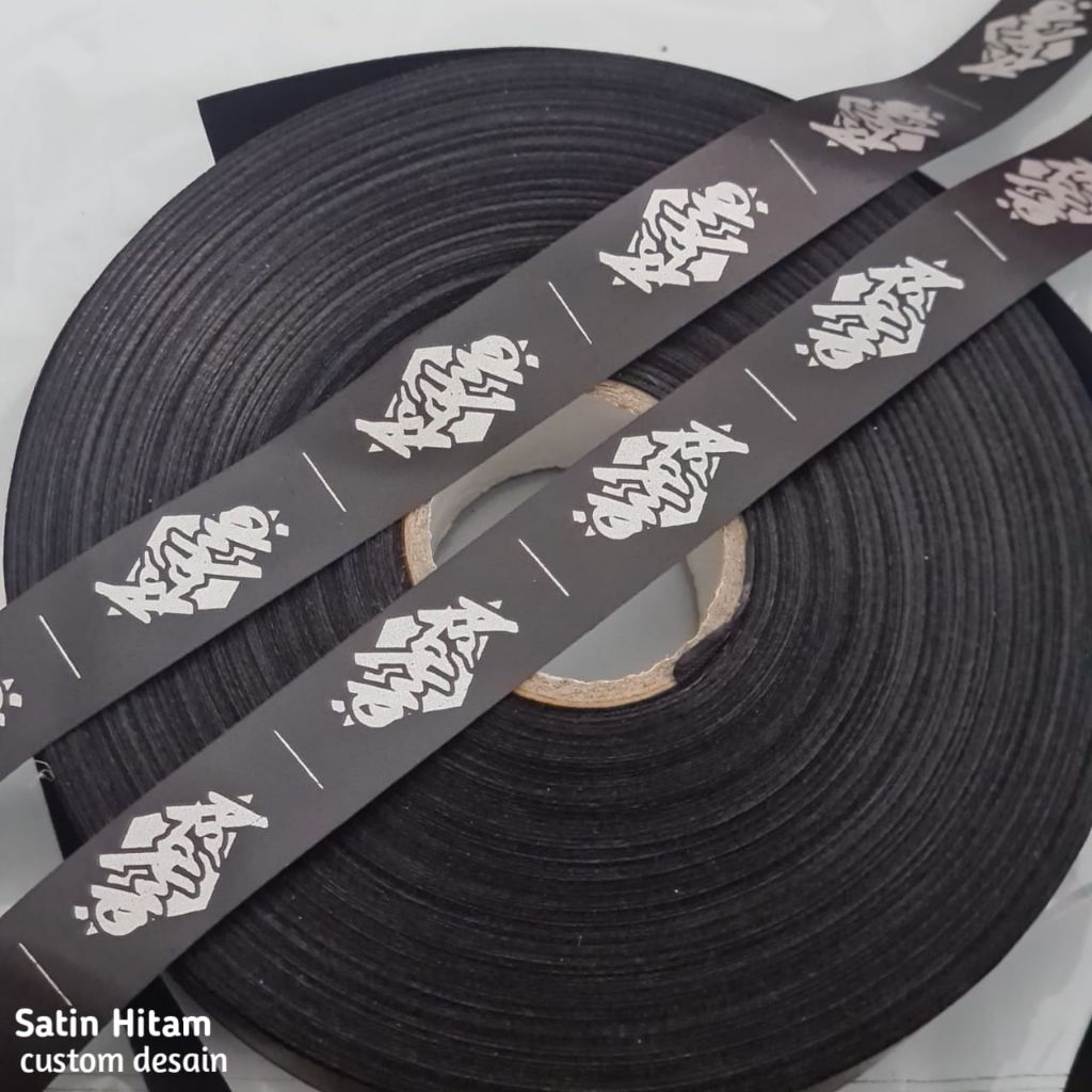 

160 meter/roll label satin hitam label merek label pencucian label satin hitam Label Pakaian Restful Label Cuci Pakaian Label Pakaian Premium Label Pakaian Label Mode Fashion Label Cuci Mudah Label Bahan Berkualitas Label Pakaian Dapat Dicuci Label Pakaia