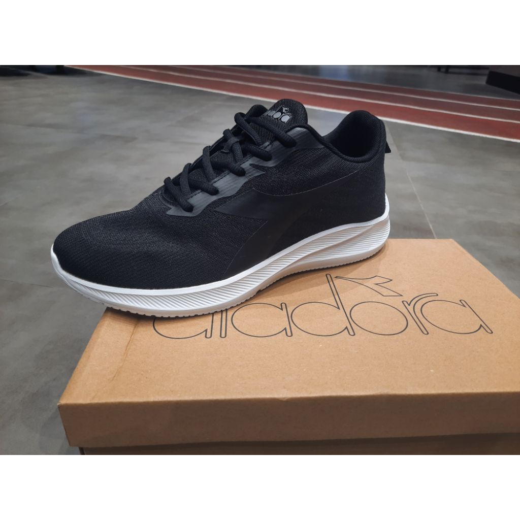 sepatu sekolah sport hitam polos diadora full black