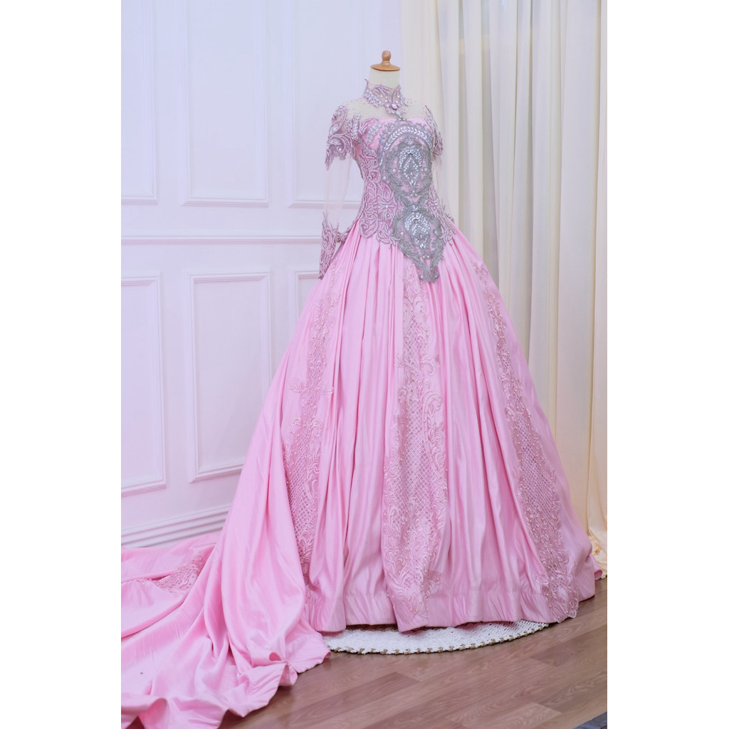 Gaun pengantin pink