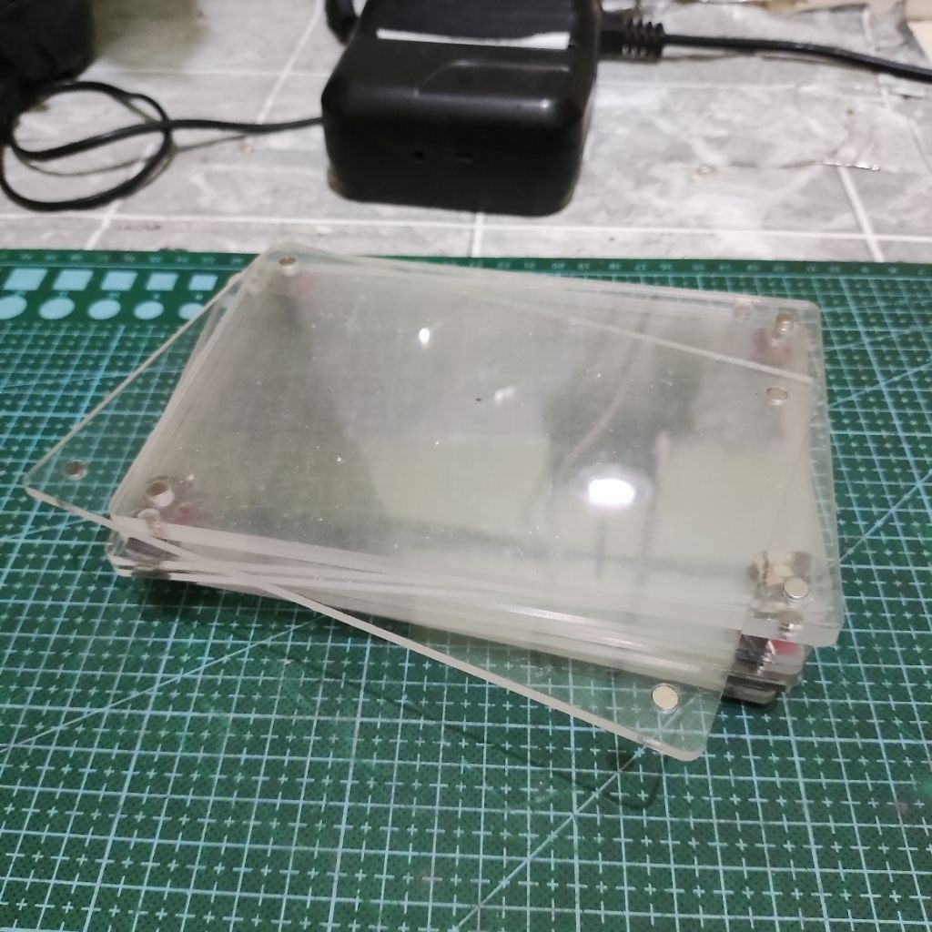 

aklirik bening tebak 3mm diameter 16×11cm kondisi bekas