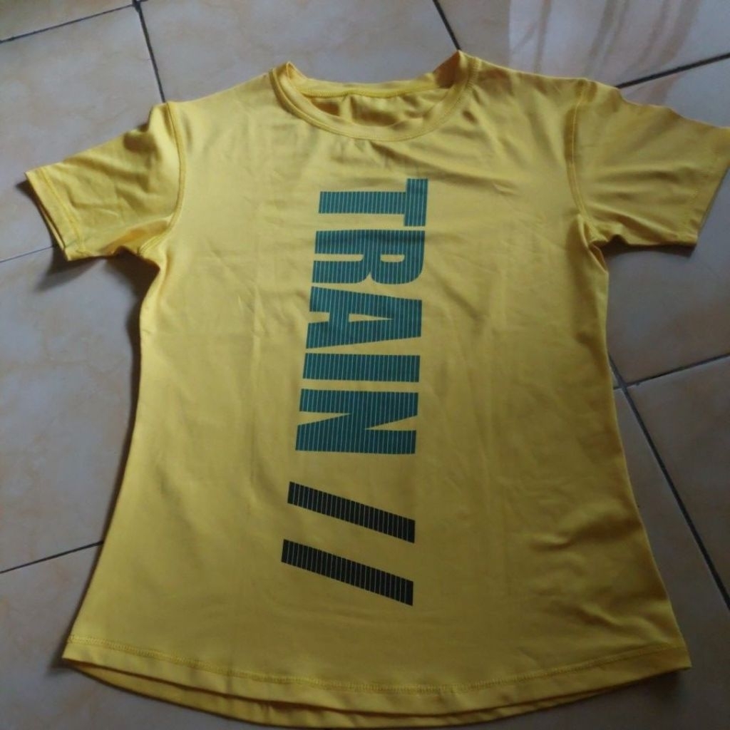 (PRELOVED)  KAOS OLAHRAGA WANITA ORIGINAL SIXP*CK  PRINTING ZUMBA AEROBIK SIZE M