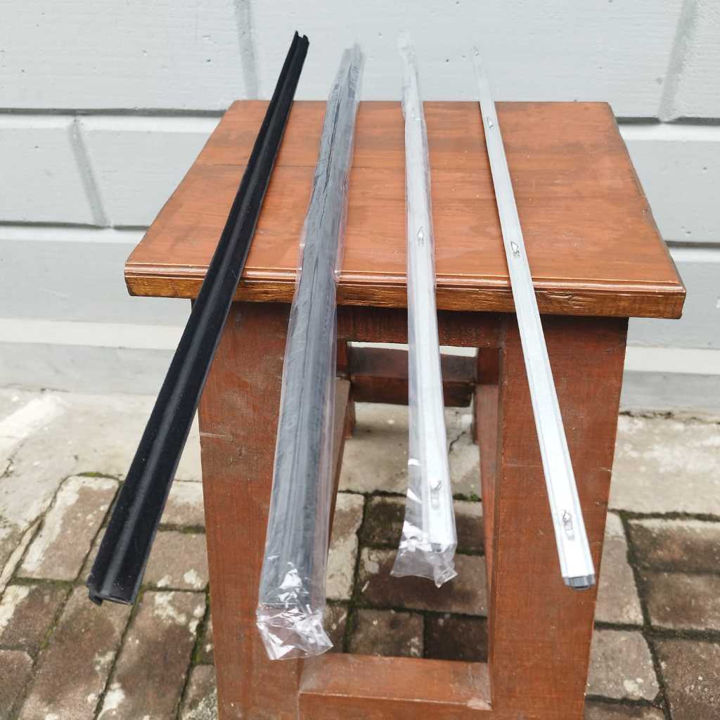 Pelipit Kaca Pintu Mobil Suzuki Carry Lama dan Suzuki Extra