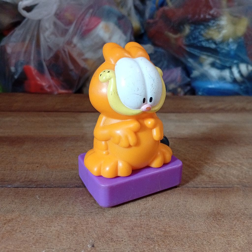 burgerking toys king jr  garfield 2012