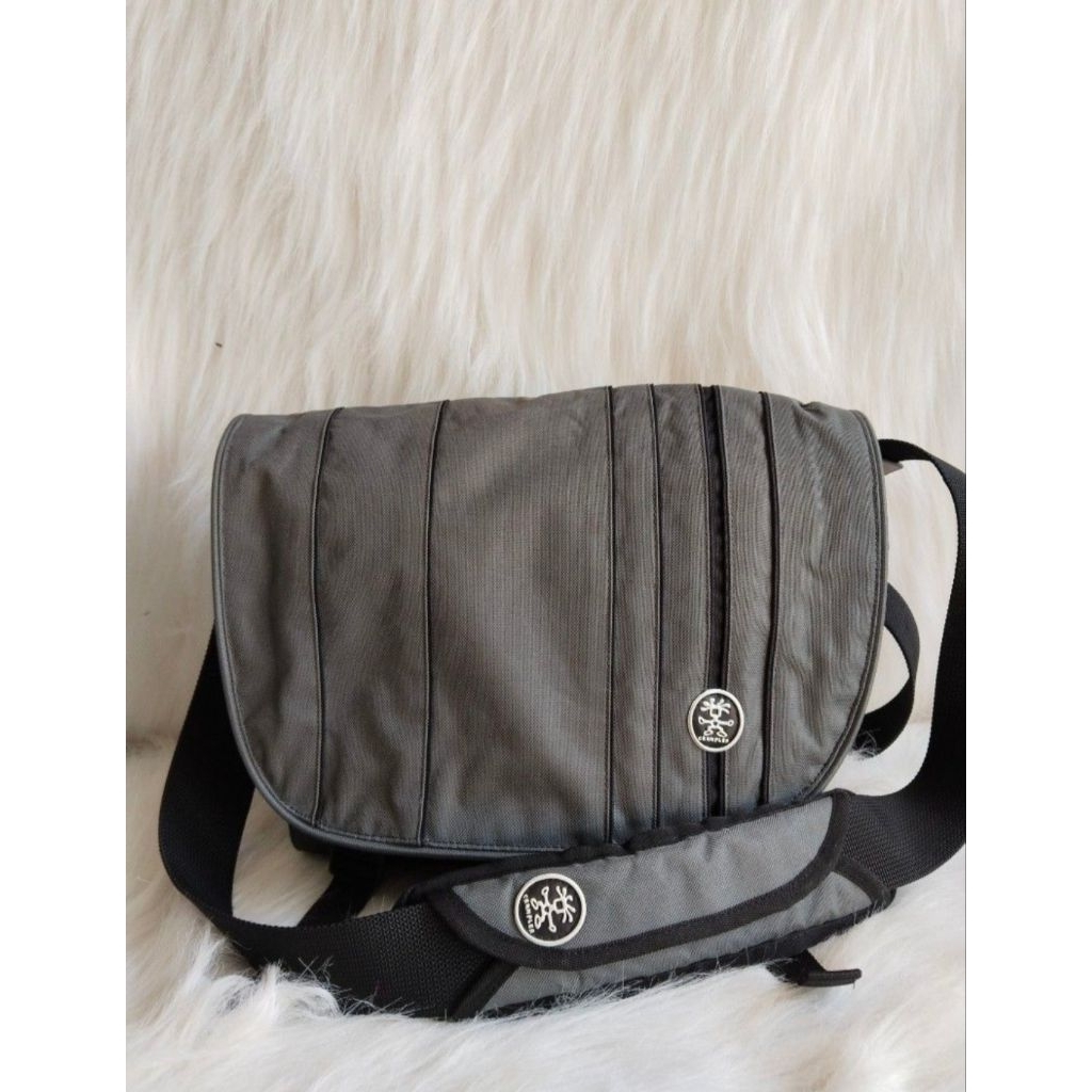 Preloved Crumpler Sling