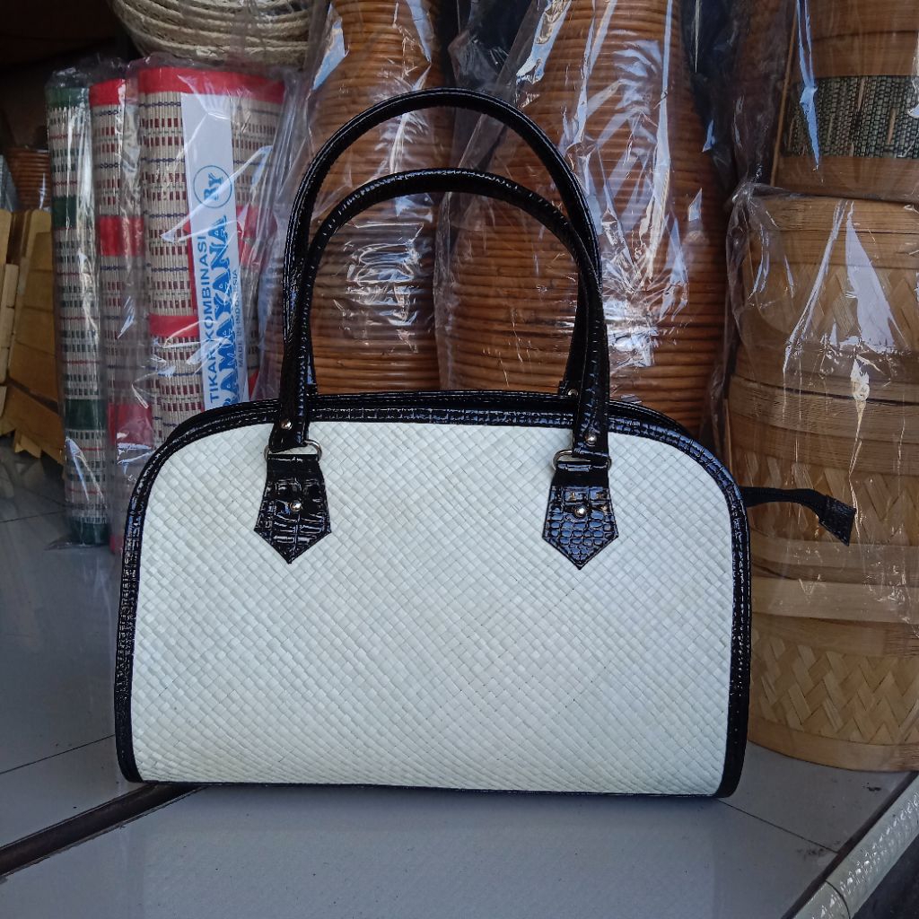 Tas anyaman pandan / Tas pandan / Tas pandan bandros / Tas anyaman pandan dokter