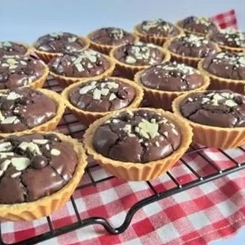 

Pie Fudgy Brownies – 10 Pcs | Brownies Panggang Lembut Coklat Premium