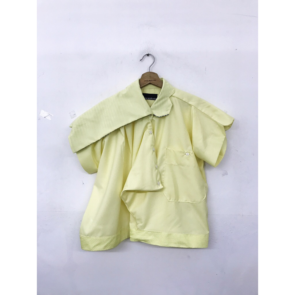 OLINE WORKROBE - KEONNA COWLED TOP IN YELLOW