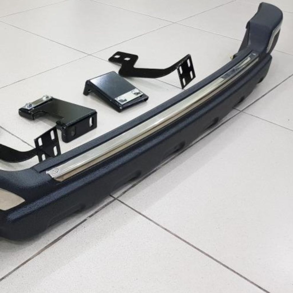 BEMPER MOBIL BELAKANG  INNOVA LAMA  GOOD QUALITY