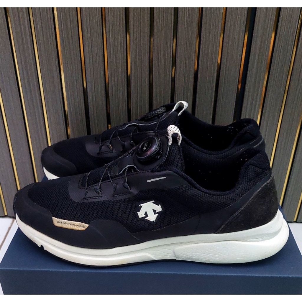 sepatu olah raga running pria descente boa