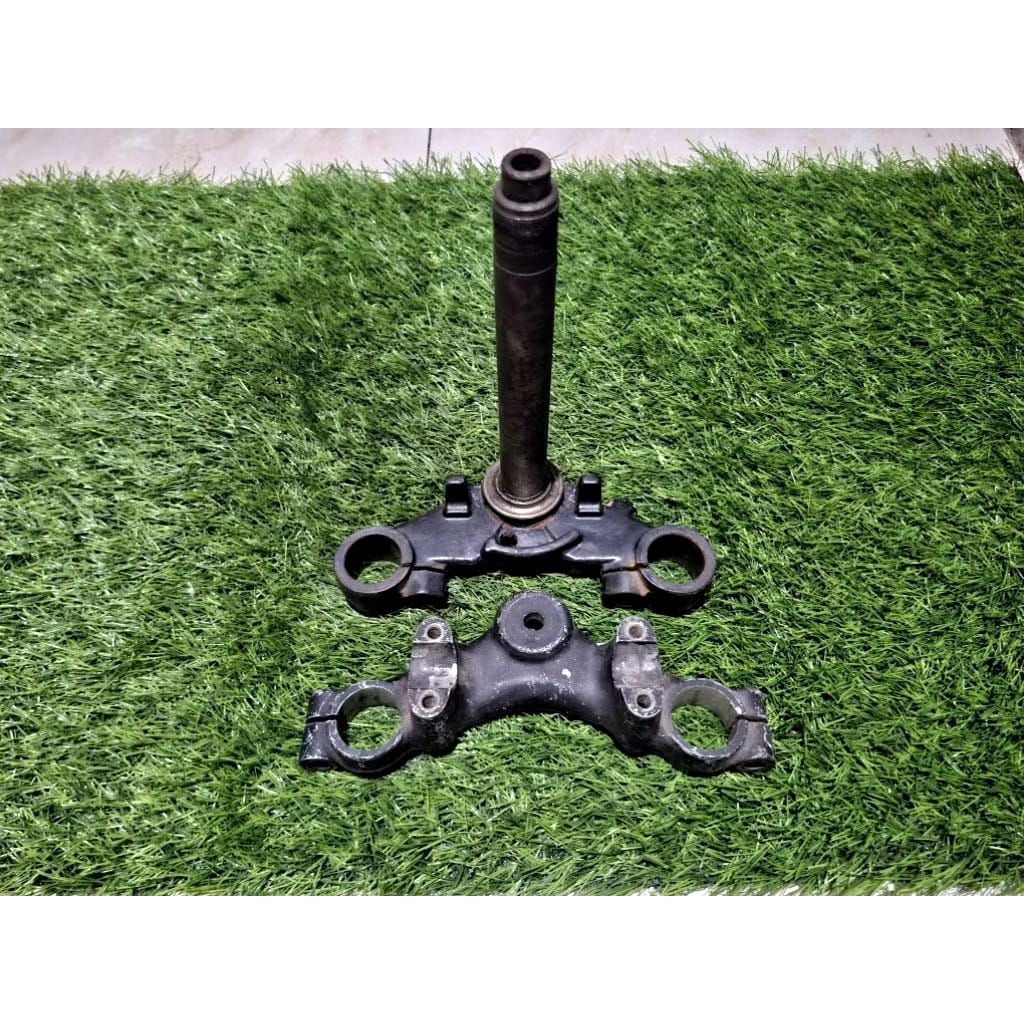 T segitiga atas bawah Suzuki trs original