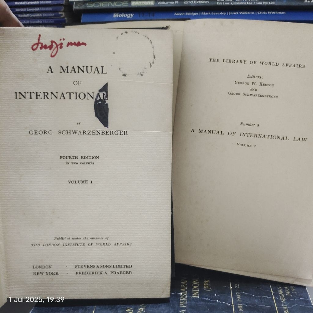 BUKU A MANUAL OF INTERNATIONAL BY GEORG SCHWARZENBERGER JILID 1- JILID 2 ORIGINAL