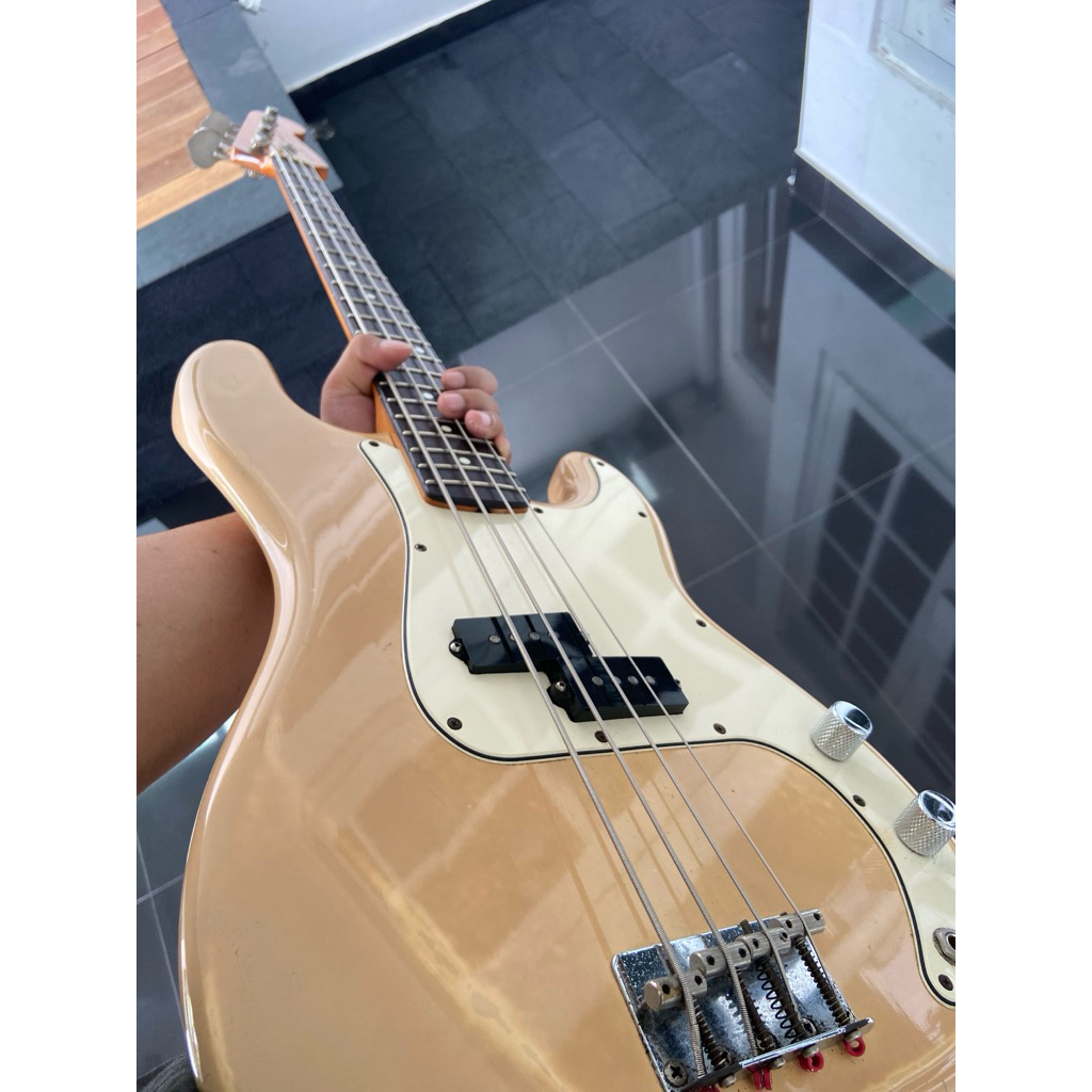 Squier by Fender Precision Bass