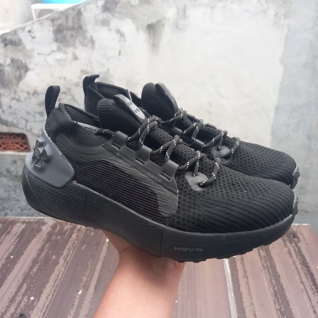 Sepatu UA Phantom 3SE HOVR Black