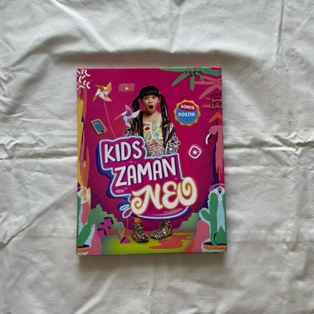 preloved | buku Kids Zaman Neo bonus poster & tanda tangan Neona
