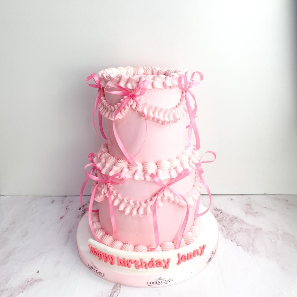 

Kue Ulang Tahun/Birthday Cake/Kue Ultah tema Ribbon cake/Kue 2 tingkat/Kue Birthday Jakarta