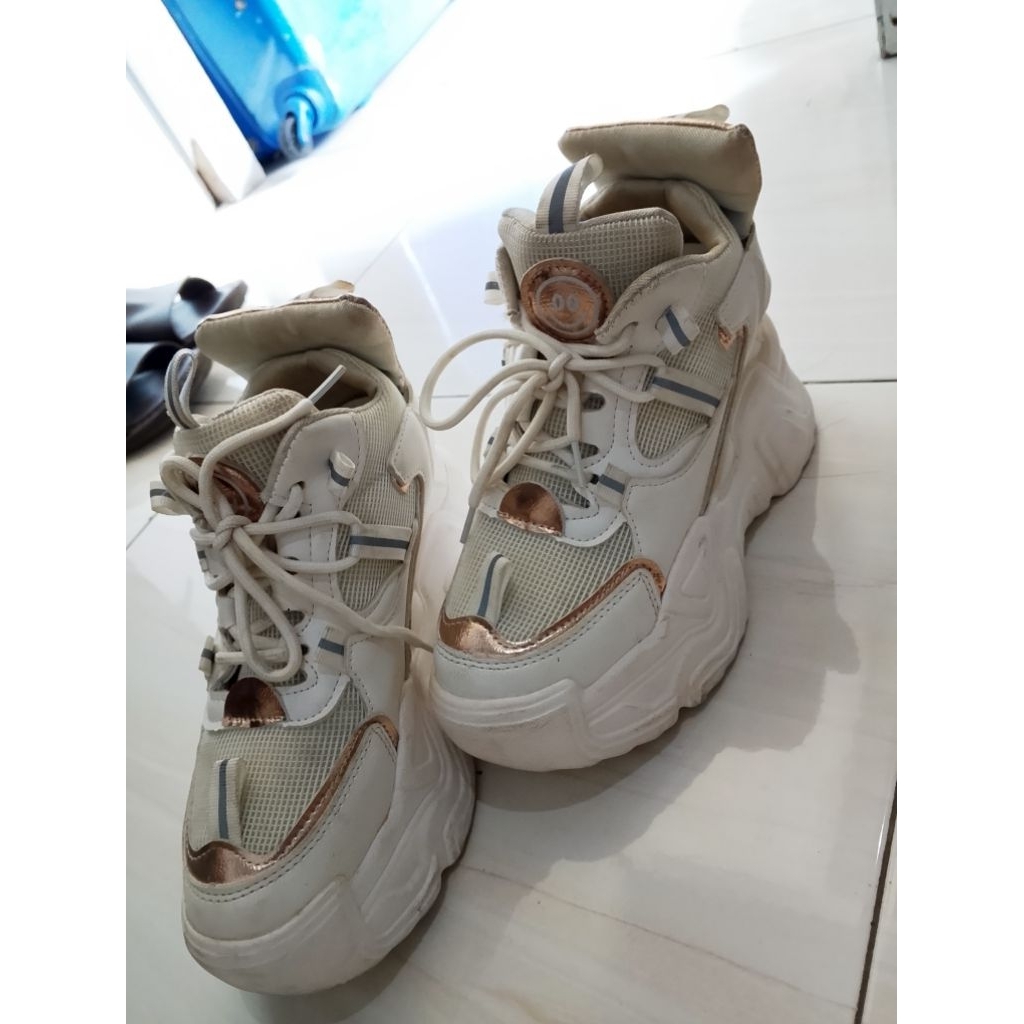 preloved sepatu wedges