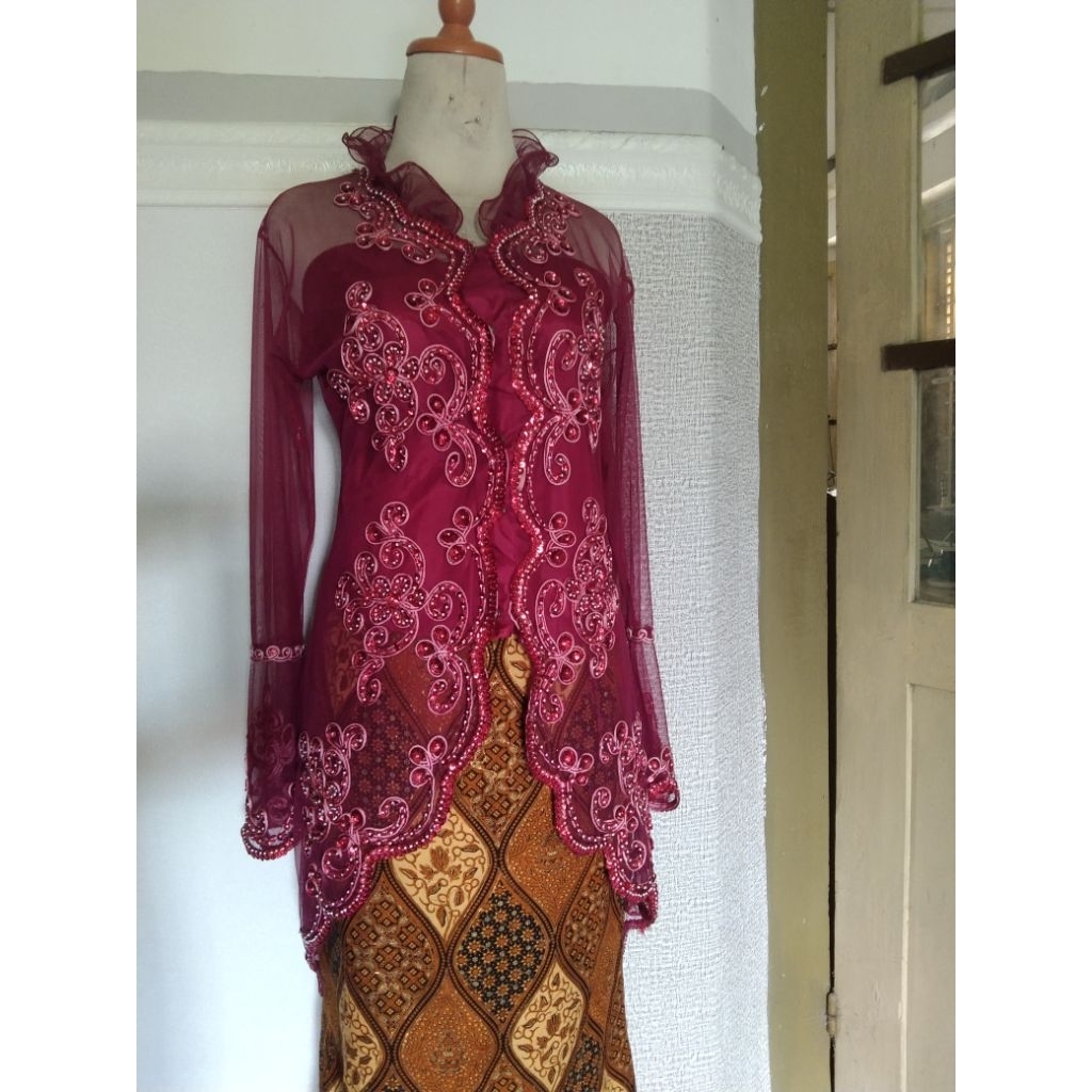 preloved kebaya wisuda lamaran