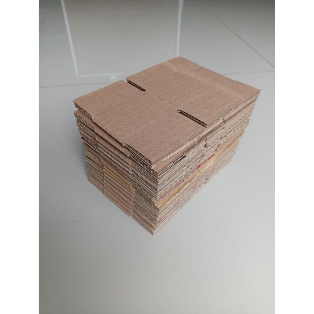 

Kardus Paket Packing Kado Kardus Pengaman Kecil Ukuran 10x7x5cm Perlindungan Ekstra Pengiriman Praktis dan Efisien Hadiah