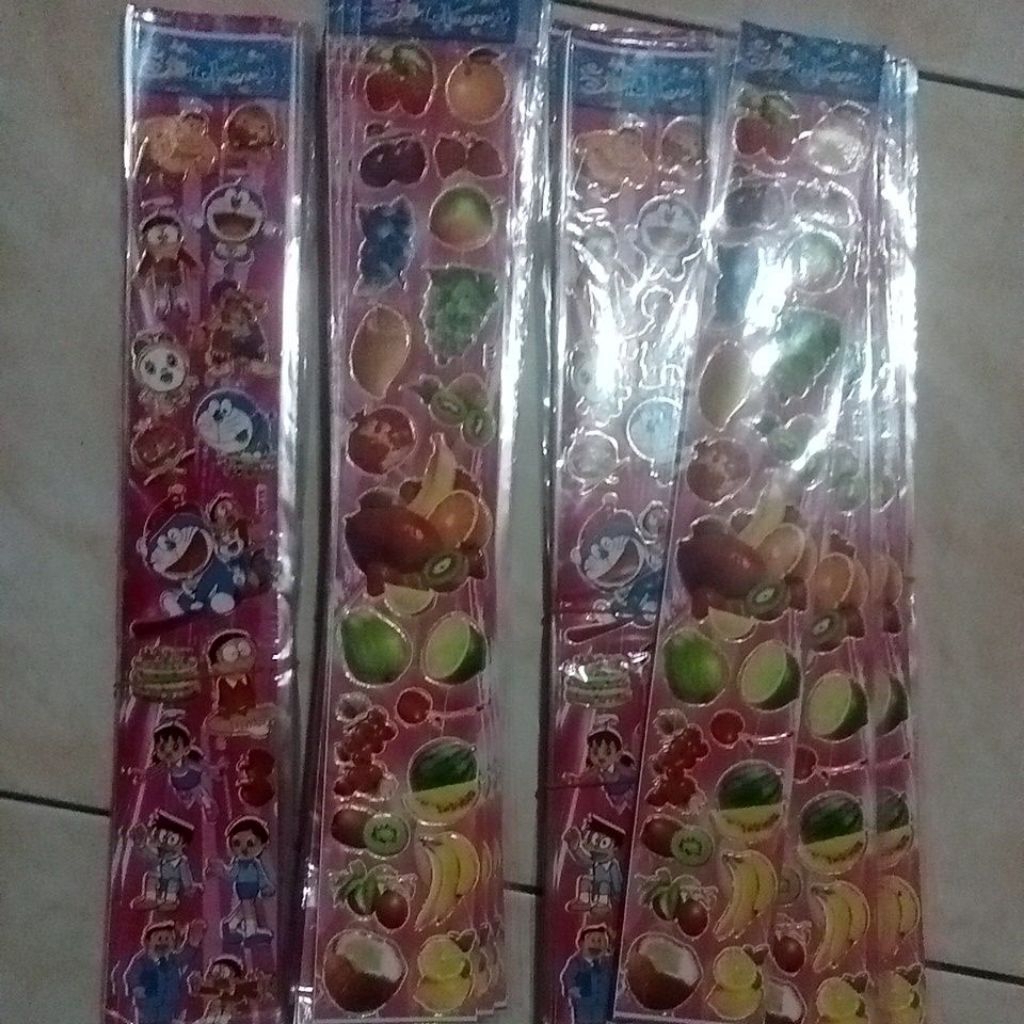 

20 lmbt stiker karakter panjang