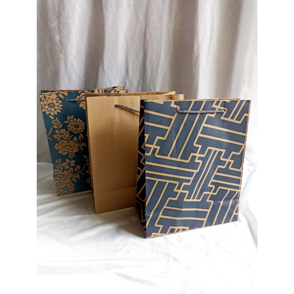 

Paperbag uk. 20x10x25 cm / Tas kertas souvenir kado