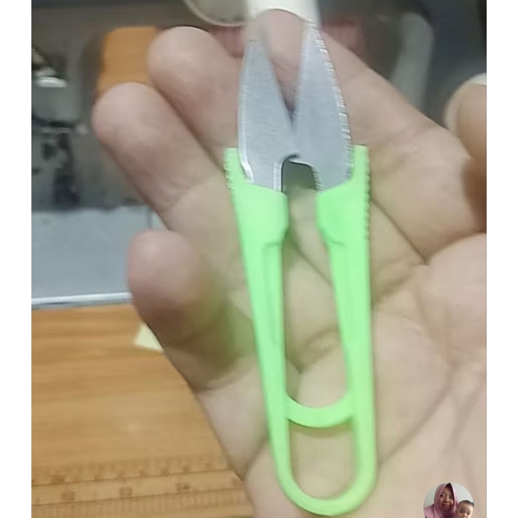 

gunting benang jahit