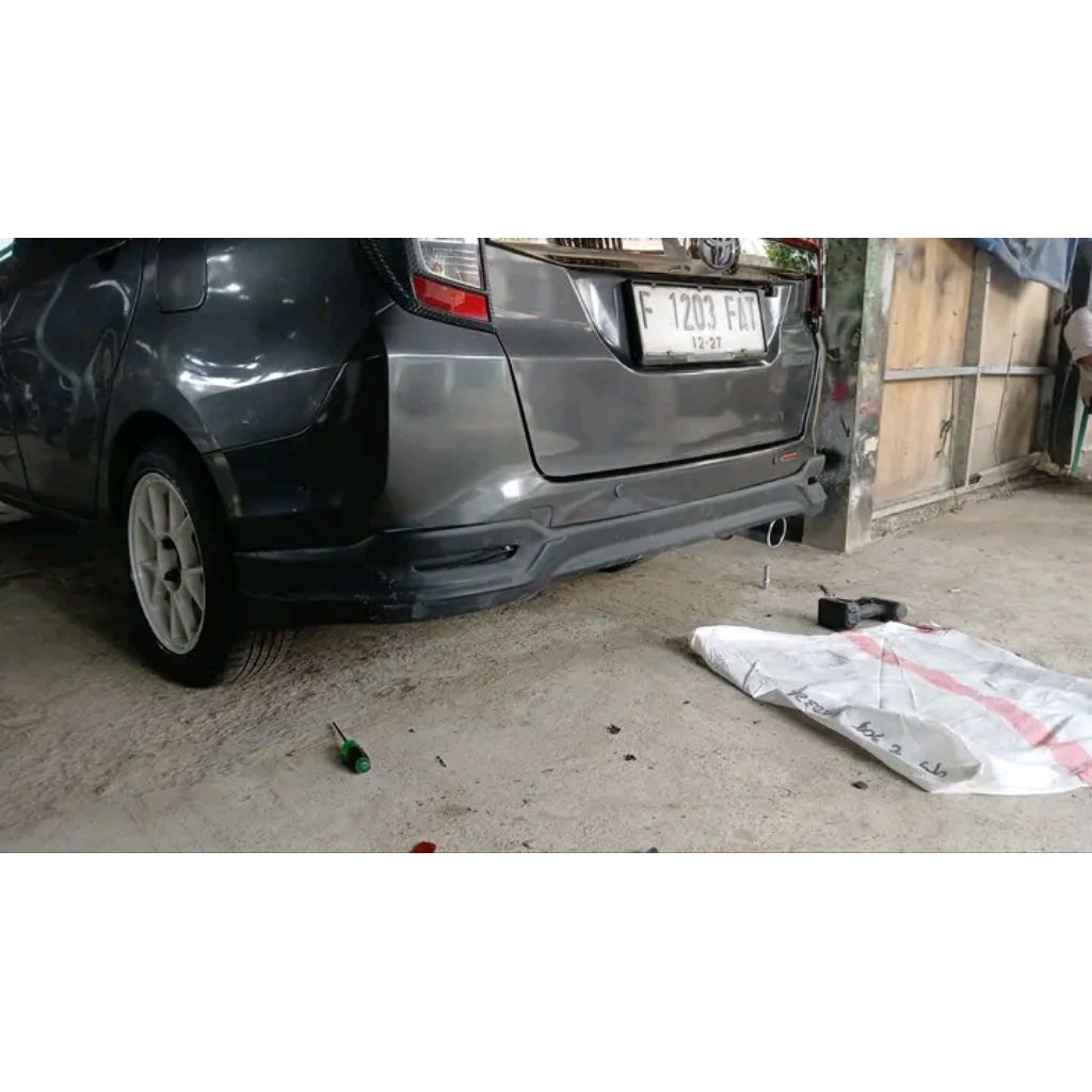 bodykit calya sigra belakang