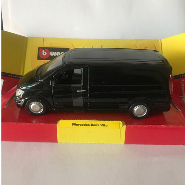 Diecast Bburago 1:32 - Mercedes-Benz Vito Hitam