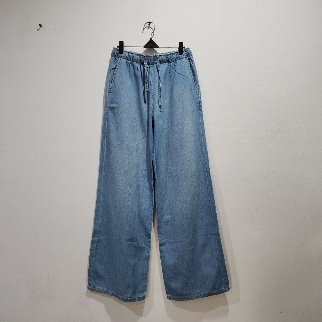 PRELOVED STRADIVARIUS CELANA KULOT JEANS CELANA PINGGANG KARET