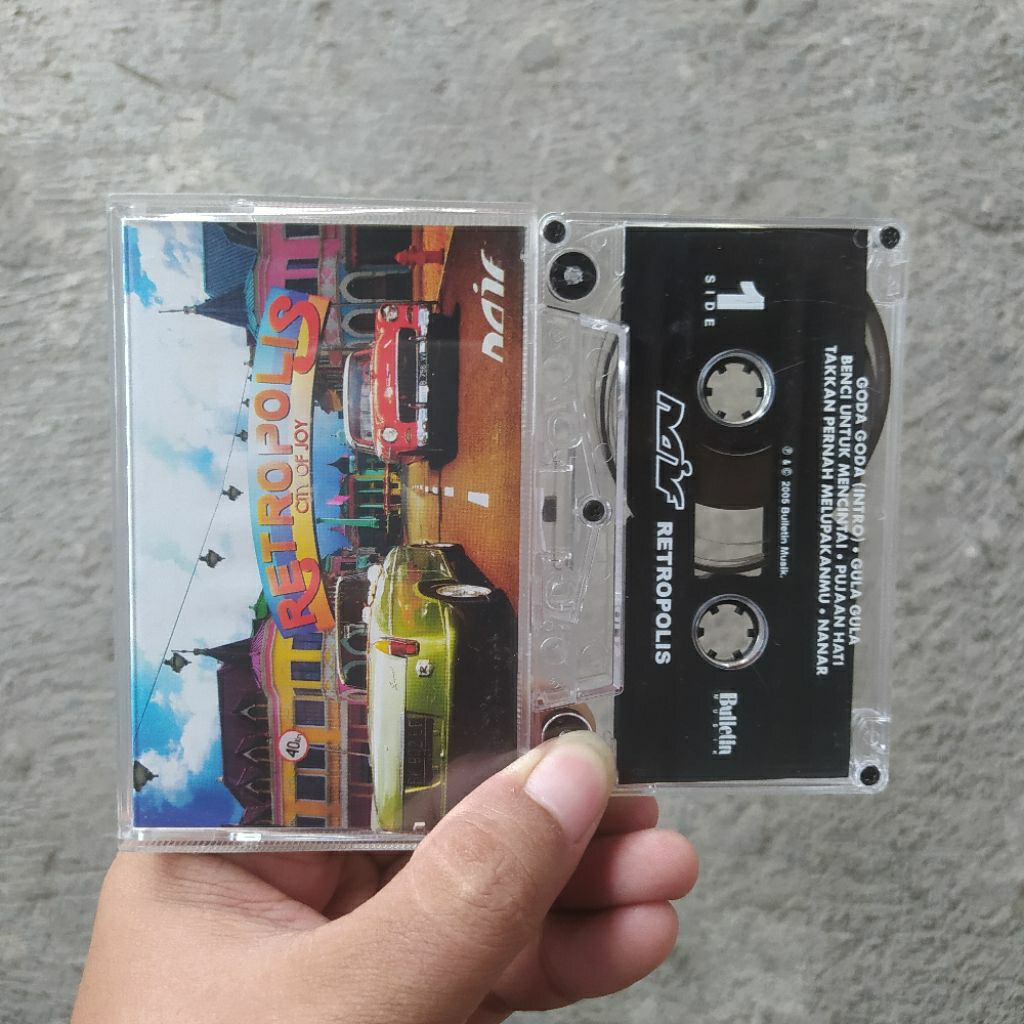 Kaset Pita Naif - Retropolis