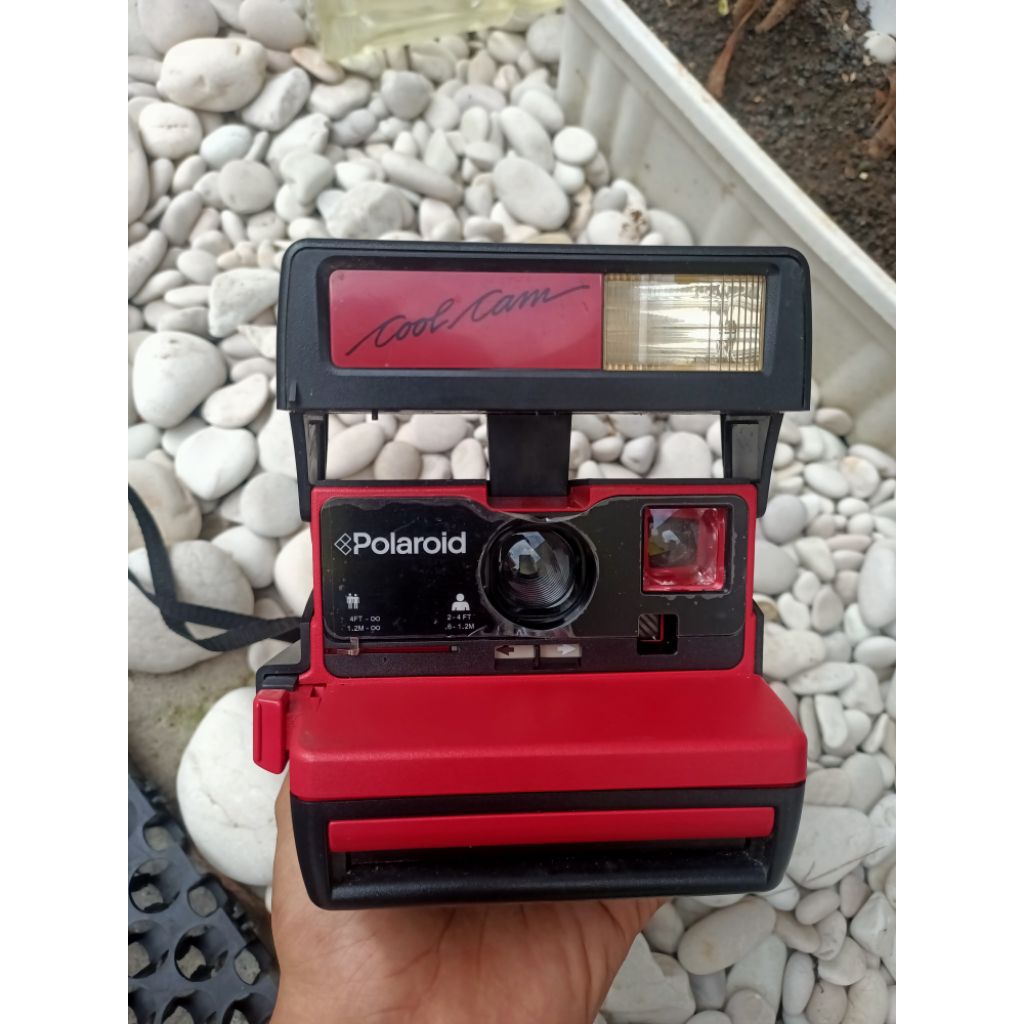 kamera polaroid jadul pajangan