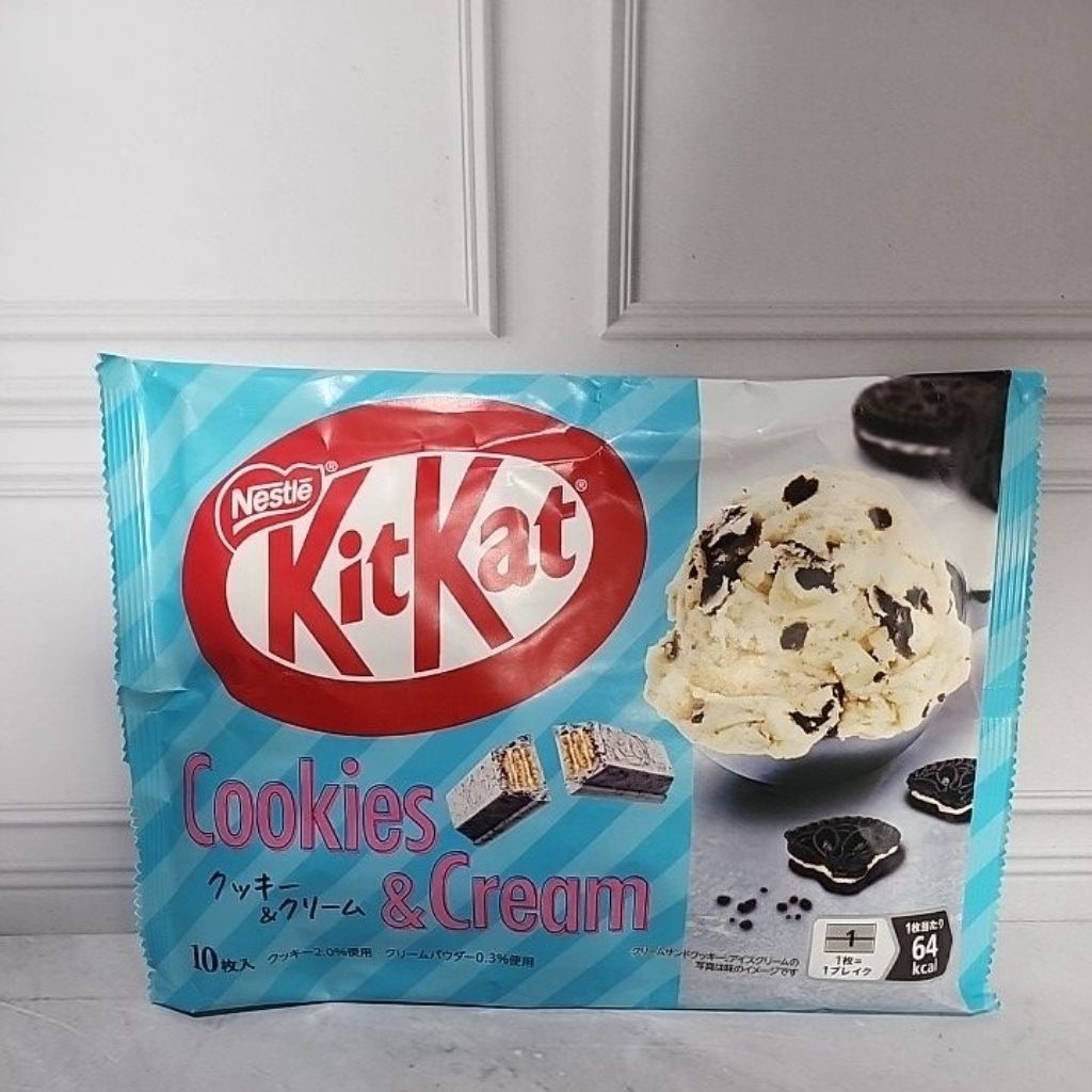 

kitkat cookies & cream / kitkat japan