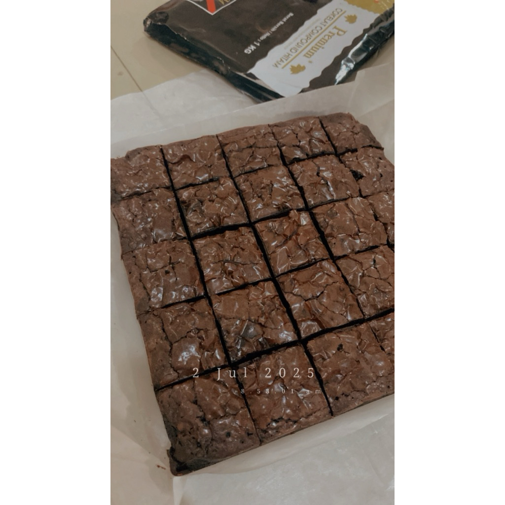 

Shiny Chrust Brownies by sa.zza